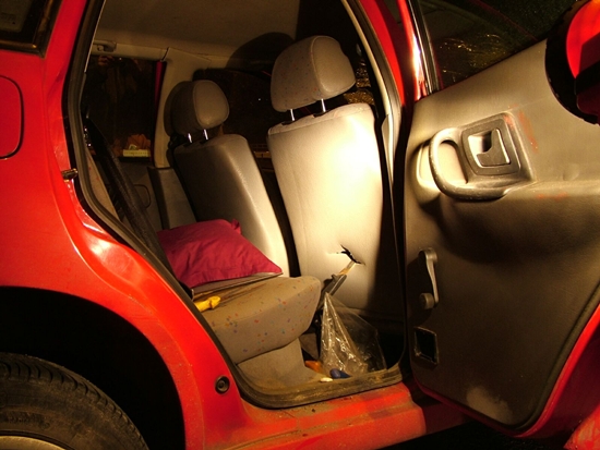 Kés a háttámlában