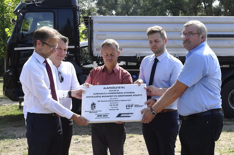 RÉvÉsz Máriusz; Sipos Zsolt; Verseghi Nagy Miklós; HadhÁzy Sándor; JuhÁsz Zoltán