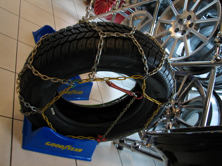 Hólánc demoállapotban gumisnál