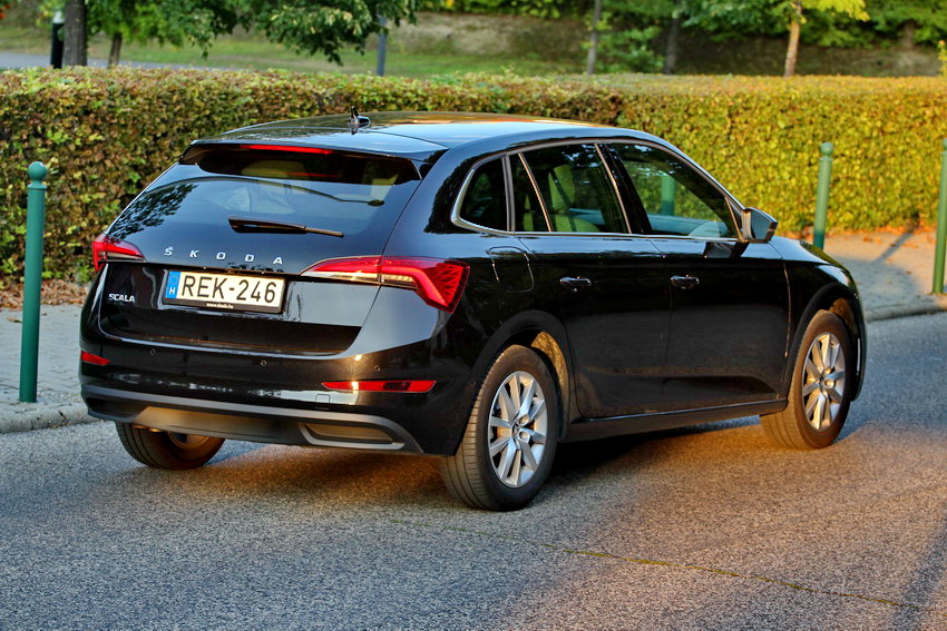 Teszt .skoda .scala 15tsi 10