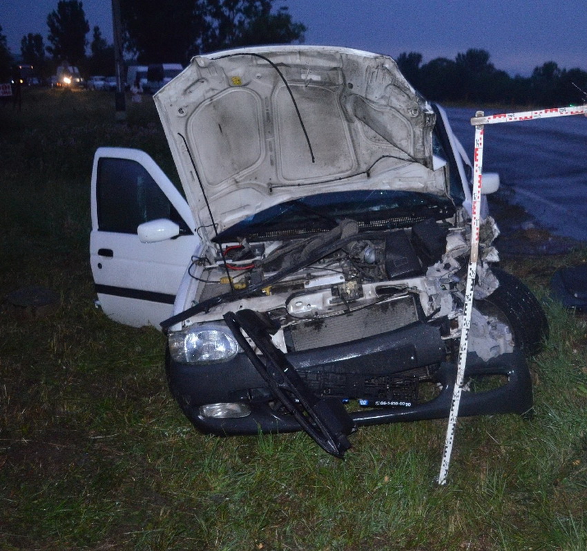 Kanyarban Kicsuszo Ford Resize