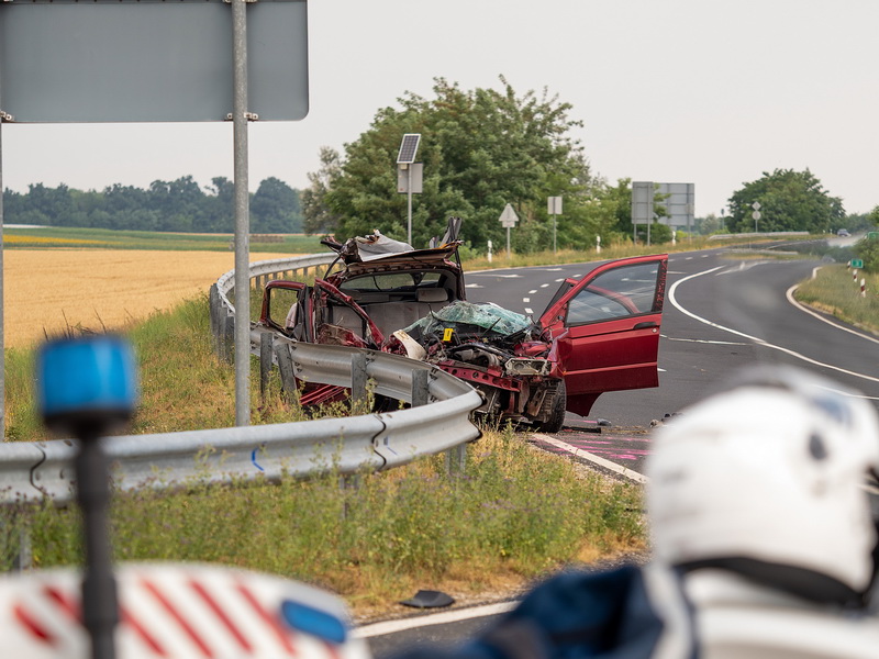 Kamionnal ütközött Egy Autó Szedresnél, Hárman Megsérült