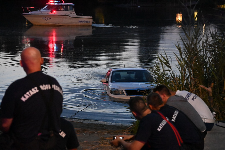 A Dunába Hajtott Egy Autós Csepelen