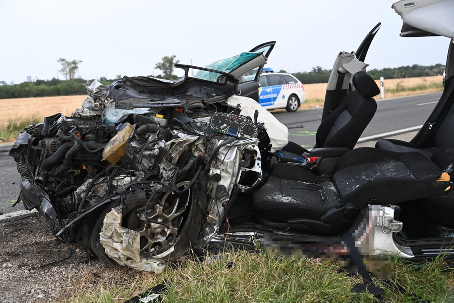 Autóbusz és Személygépkocsi ütközött össze Ercsi Közel?