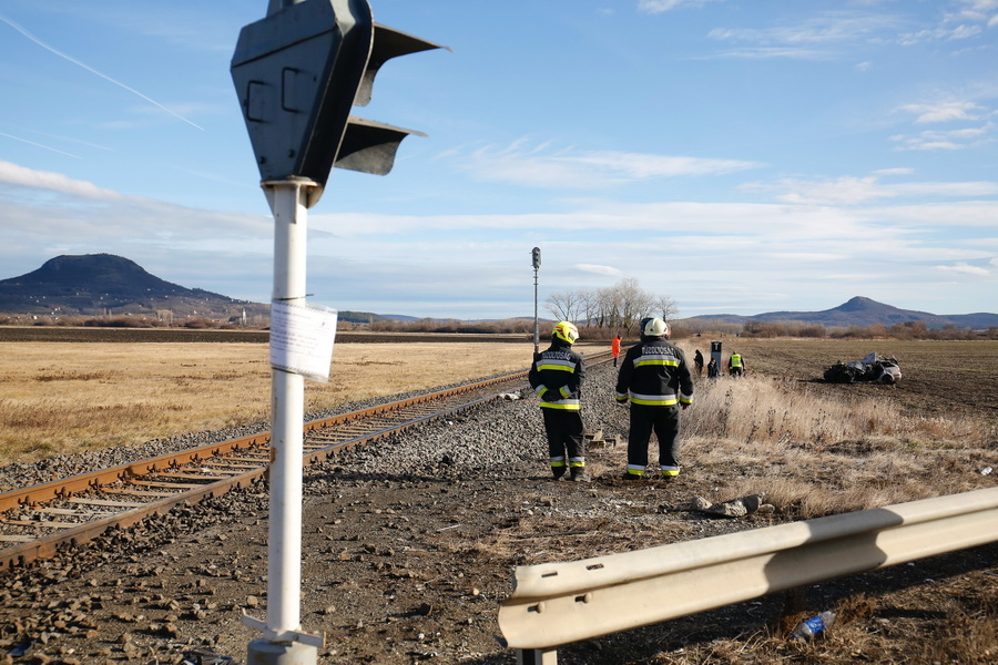Négyen Meghaltak Egy Vonat és Személygépkocsi ütközésébe