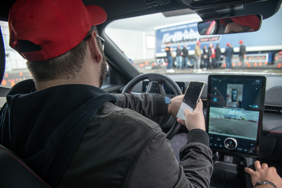 2210 Ford Vezetestechnika 3