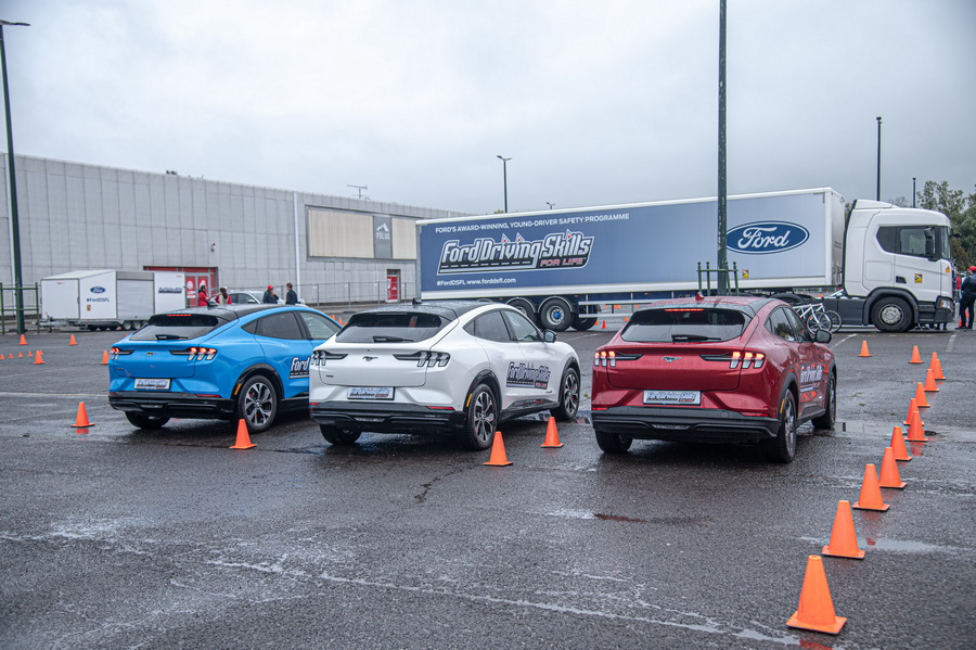 2210 Ford Vezetestechnika 4