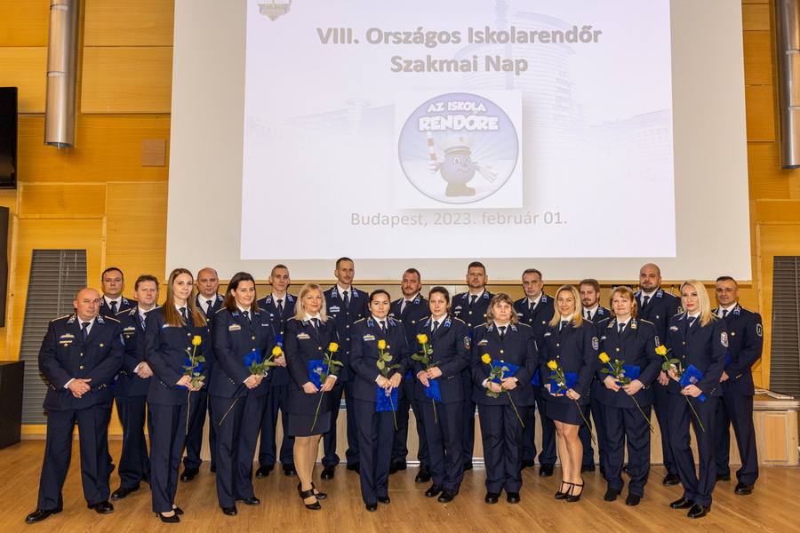 2302 Iskolarendor Dijazottak