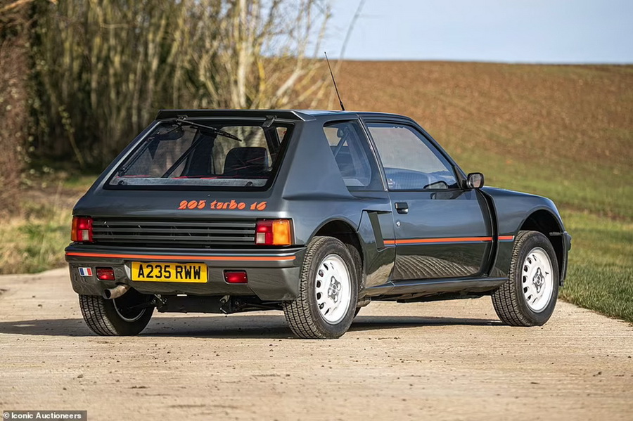 2404 Peugeot205 T16 4