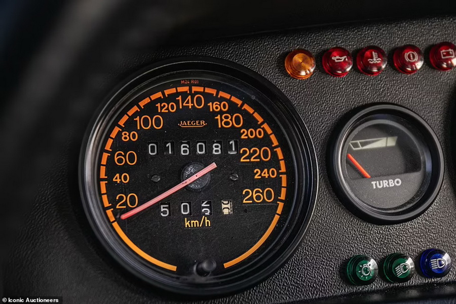 2404 Peugeot205 T16 6